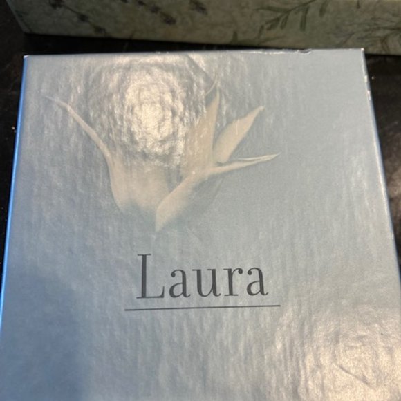 Laura - Necklace & earring - Picture 2 of 2